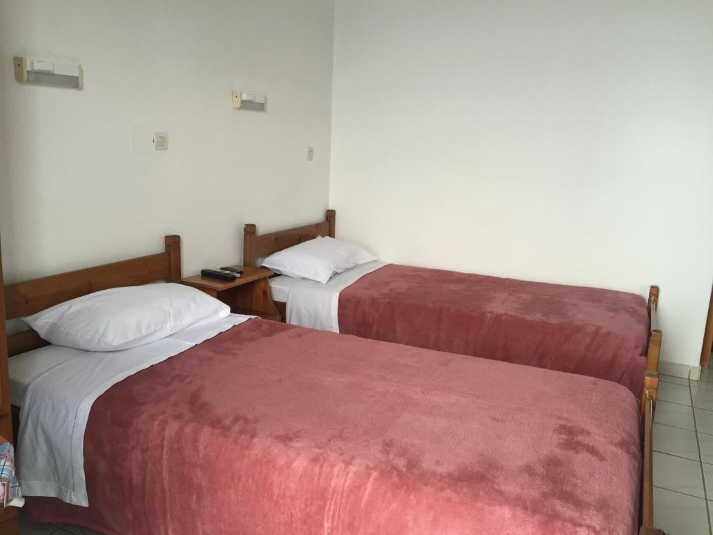 Postel nebo postele na pokoji v ubytování Angelos Hotel
