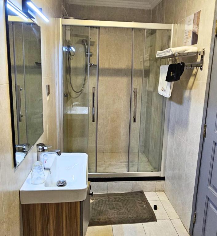 Koupelna v ubytování Raha Suites - Westlands