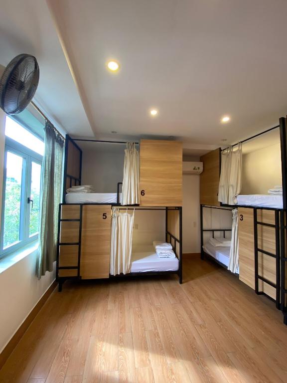 Postel nebo postele na pokoji v ubytování Dom Hostel Old Town Hoi An
