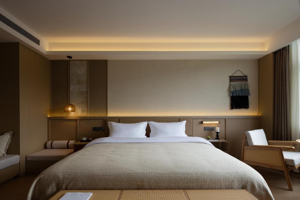 Postel nebo postele na pokoji v ubytování Yanyu Yunxi Resort Hotel 烟雨云兮酒店