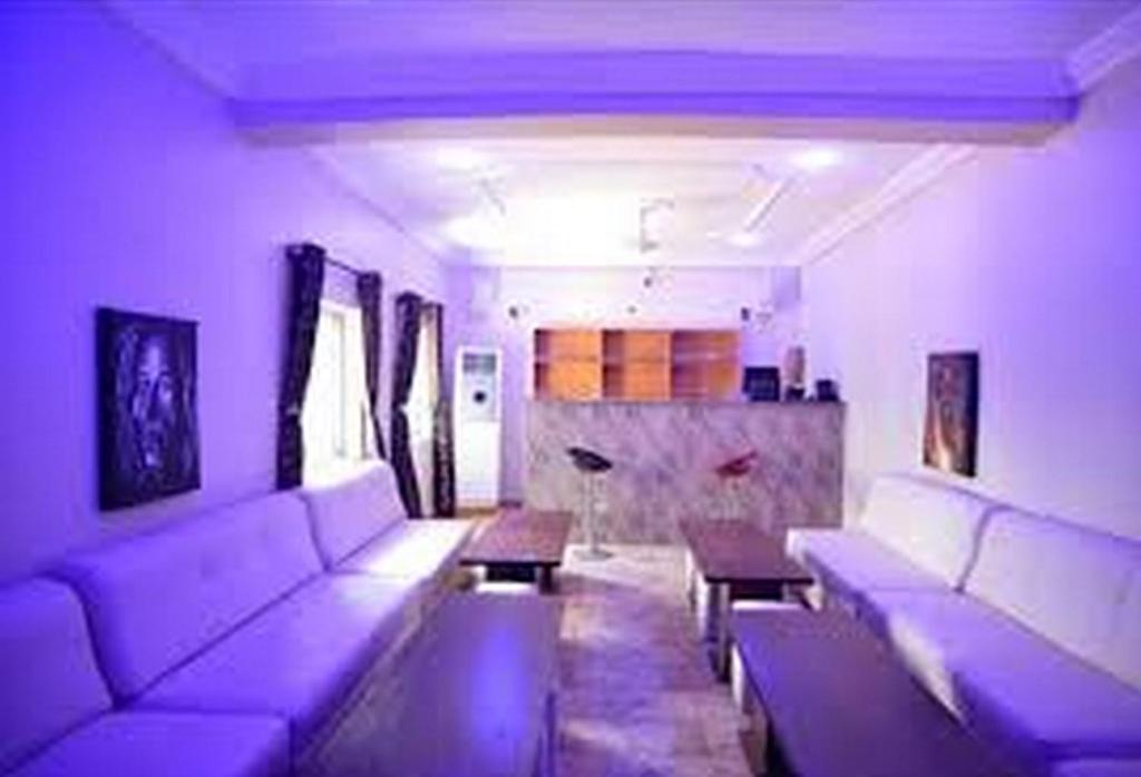 Posezení v ubytování Room in Lodge - Seth Hotel Asaba