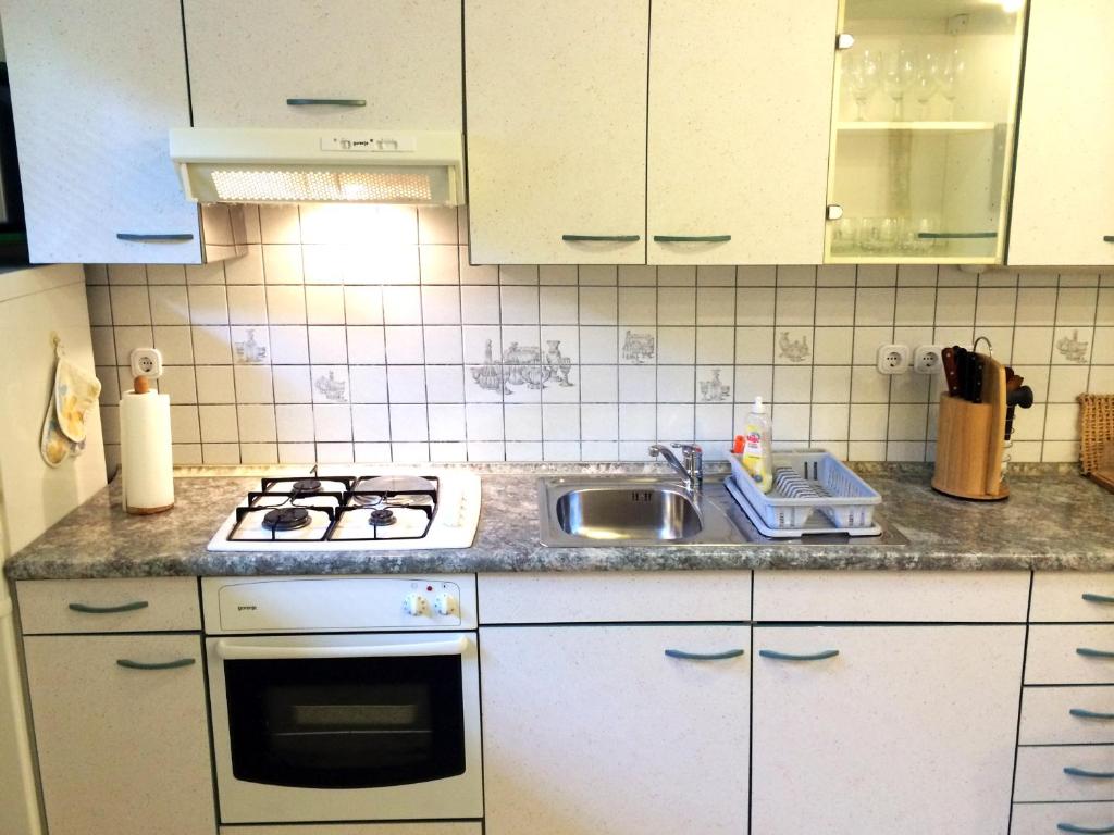 Kuchyň nebo kuchyňský kout v ubytování Apartment CDR