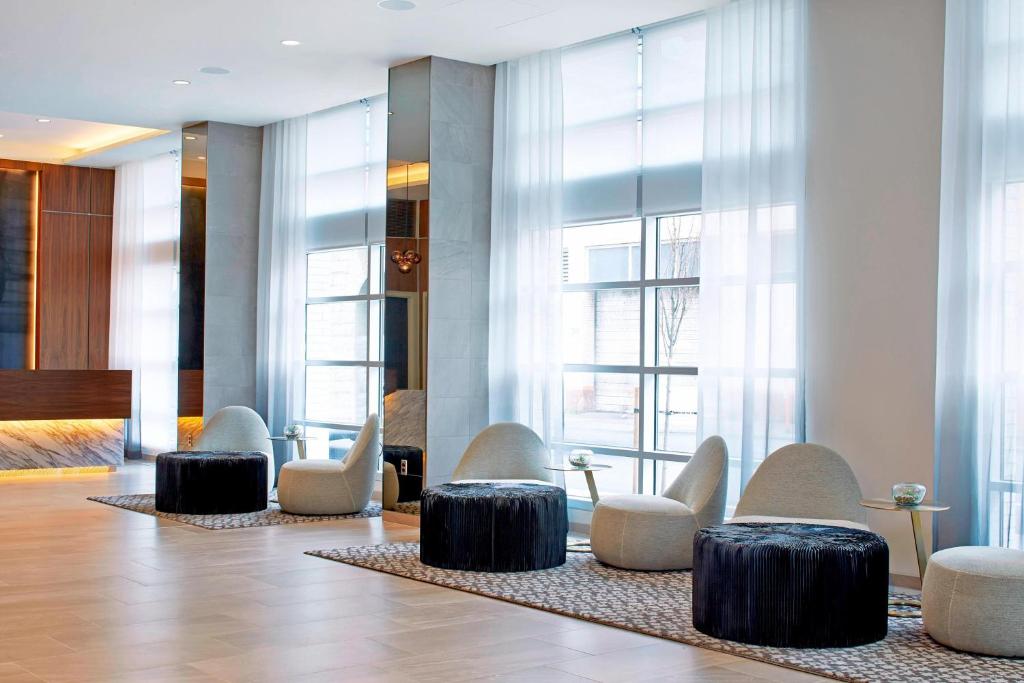 Posezení v ubytování AC Hotel by Marriott Portland Downtown, OR