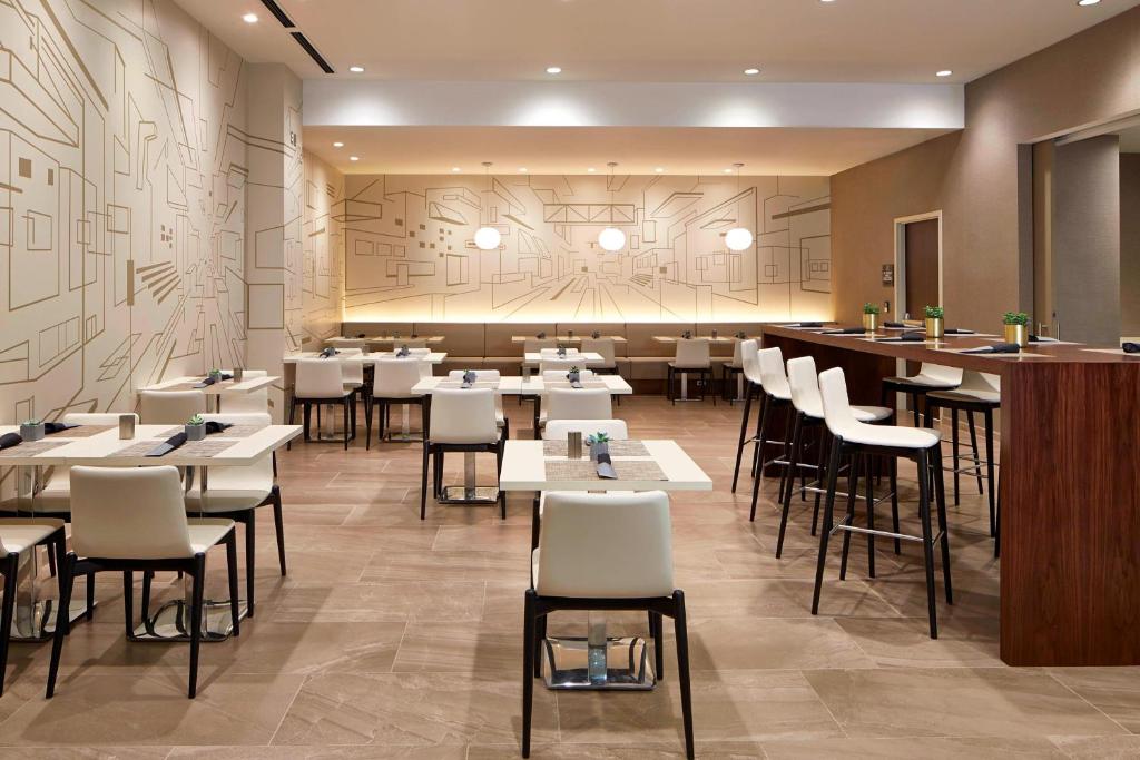 Restaurace v ubytování AC Hotel by Marriott Portland Downtown, OR