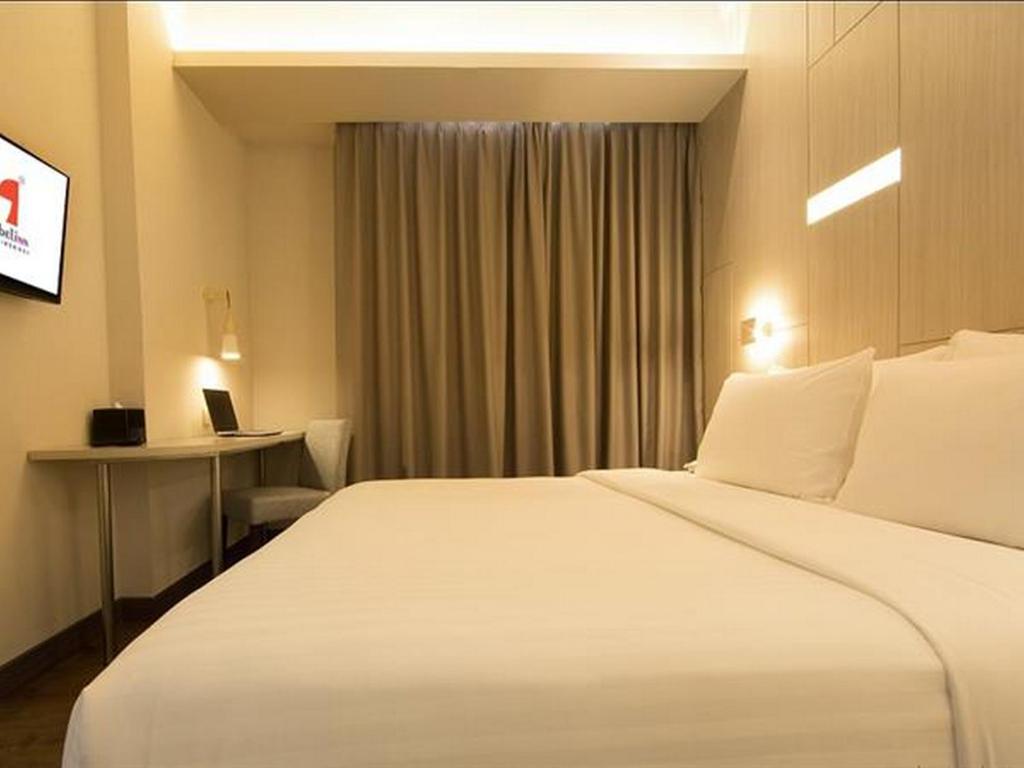 Swiss-Belinn Cikarang - Deluxe Double Room