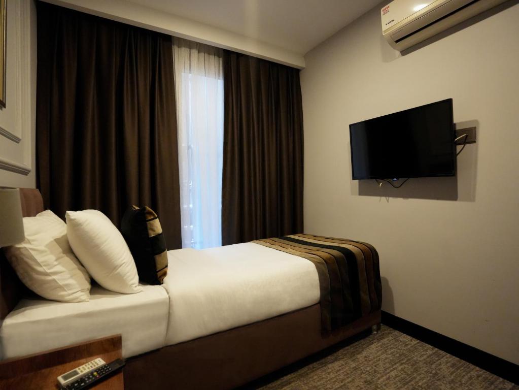 TV a/nebo společenská místnost v ubytování Zalel Hotels Laleli