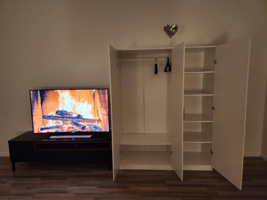 TV a/nebo společenská místnost v ubytování Cozy and Comfortable Private Room