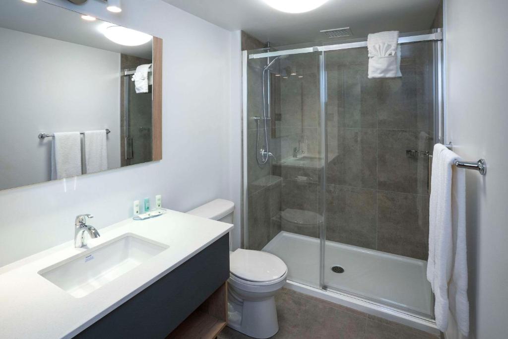 
Deluxe King Room - Non Smoking/No Pets
