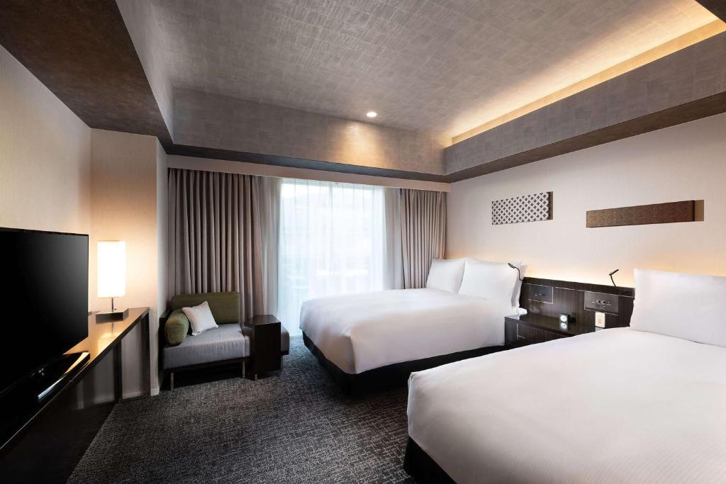Postel nebo postele na pokoji v ubytování DoubleTree by Hilton Tokyo Ariake