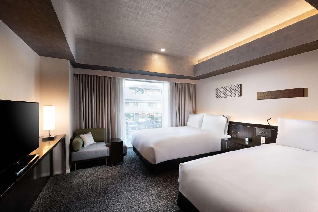 Postel nebo postele na pokoji v ubytování DoubleTree by Hilton Tokyo Ariake