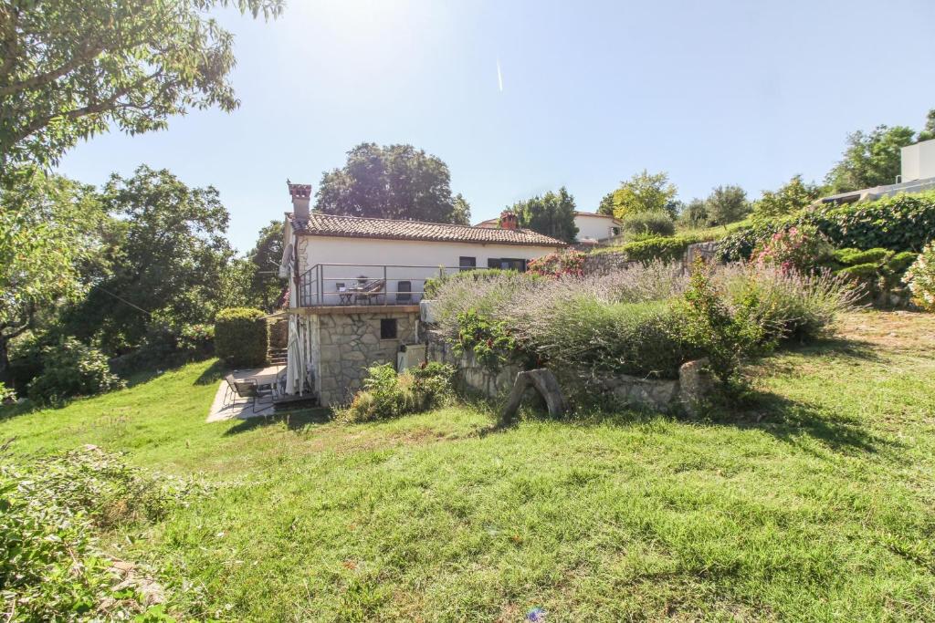 Vonkajšia záhrada v ubytovaní Roža in Sveti Bartol (Haus für 2-3 Personen)