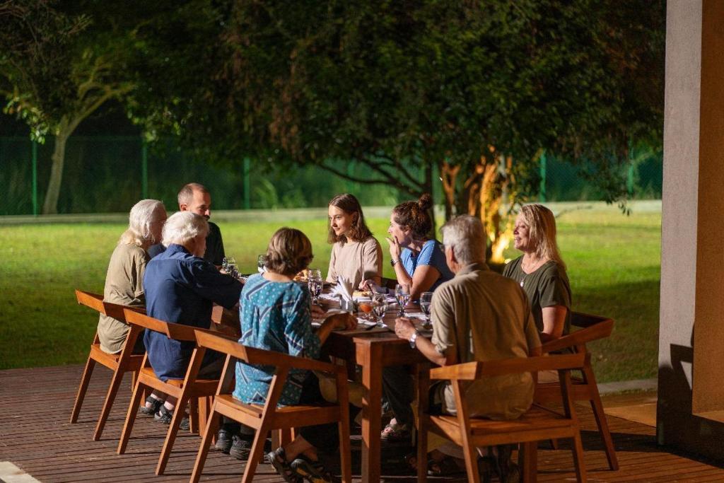 Hosté ubytování Thimbiri Wewa Resort Wilpattu