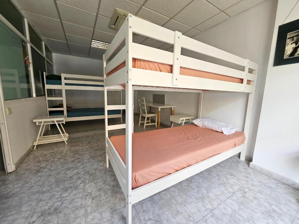 Postel nebo postele na pokoji v ubytování Corralejo Coliving by Amazzzing Travel