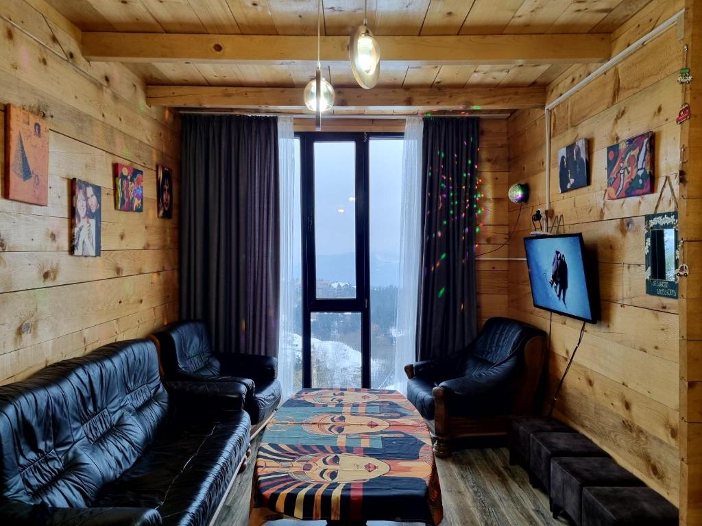 TV a/nebo společenská místnost v ubytování Cottage SuBree on Goderdzi