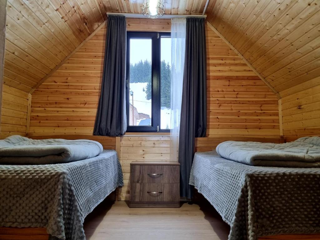 Postel nebo postele na pokoji v ubytování Cottage SuBree on Goderdzi