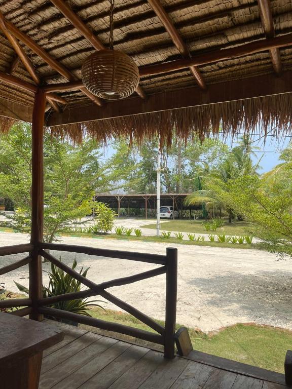 Zahrada ubytování Bintan Brzee Beach in Bintan Island - Bungalow 1
