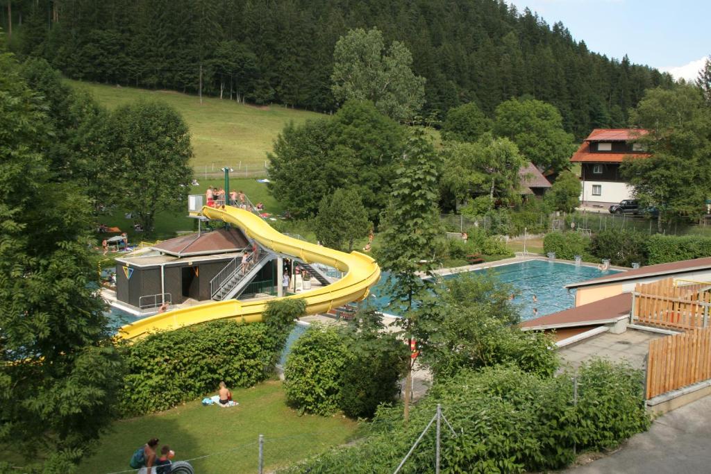 Bazén v ubytování Familien Zeit nebo v jeho okolí