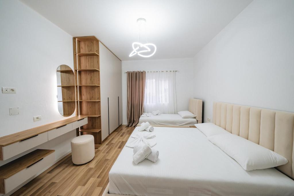 Ένα ή περισσότερα κρεβάτια σε δωμάτιο στο Leka Apartment