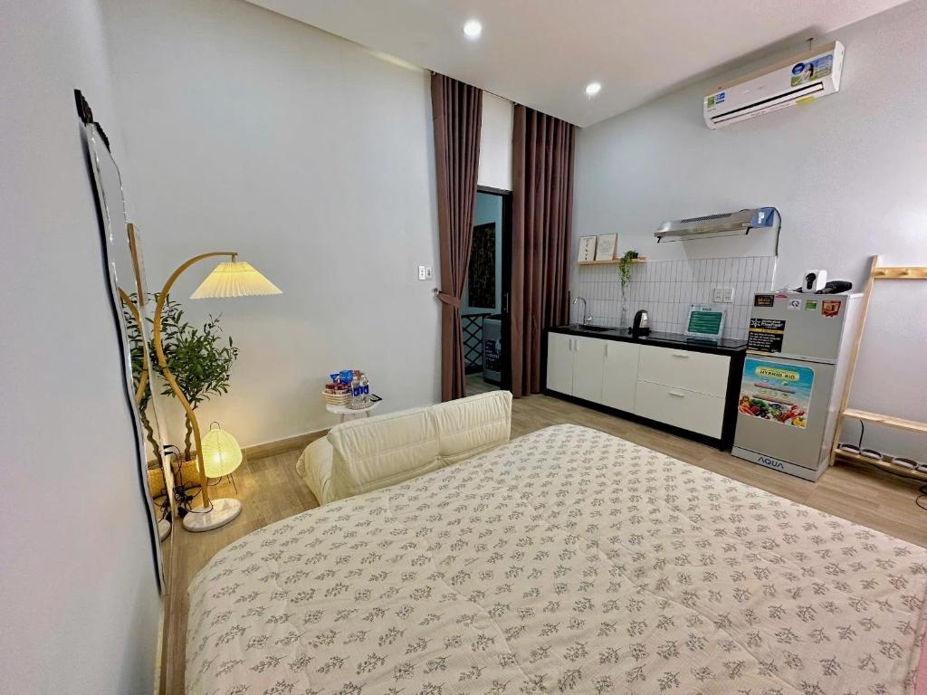 Postel nebo postele na pokoji v ubytování Corgi House Beachstay Danang