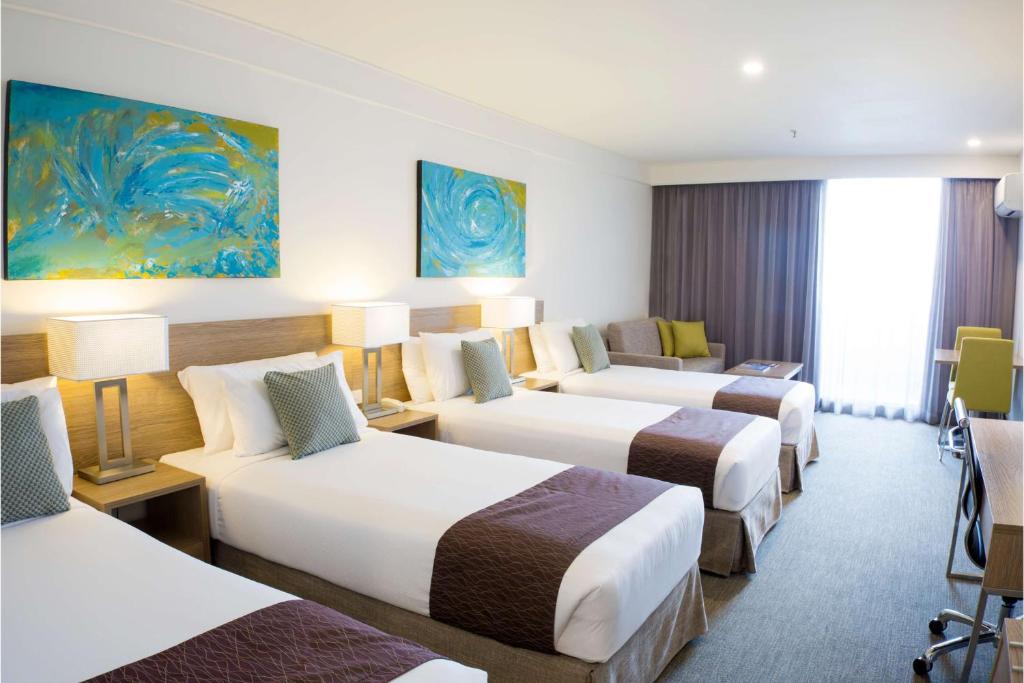 Postel nebo postele na pokoji v ubytování Metro Aspire Hotel Sydney