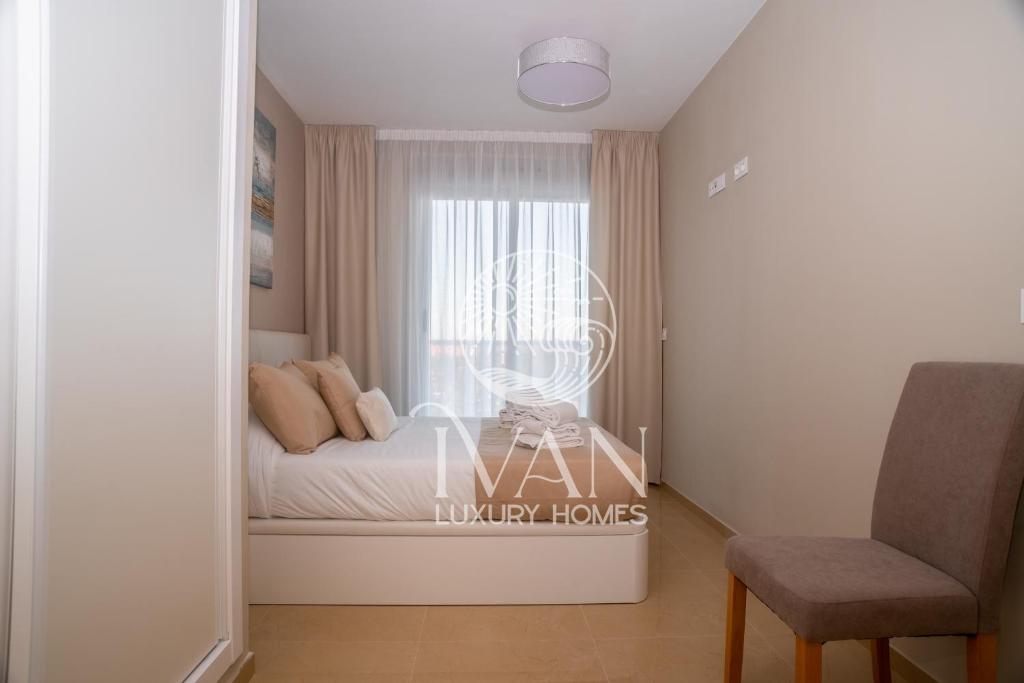 Postel nebo postele na pokoji v ubytování Casa Galiana Ivan Luxury Homes 5ªPlta Norte 1ªLínea