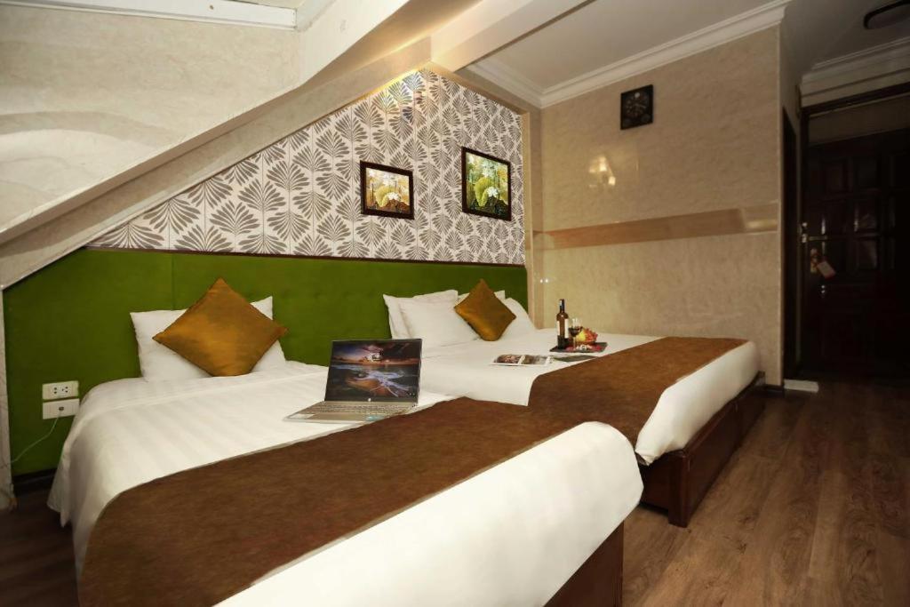 Postel nebo postele na pokoji v ubytování Hanoi Gia Thịnh Hotel & Travel