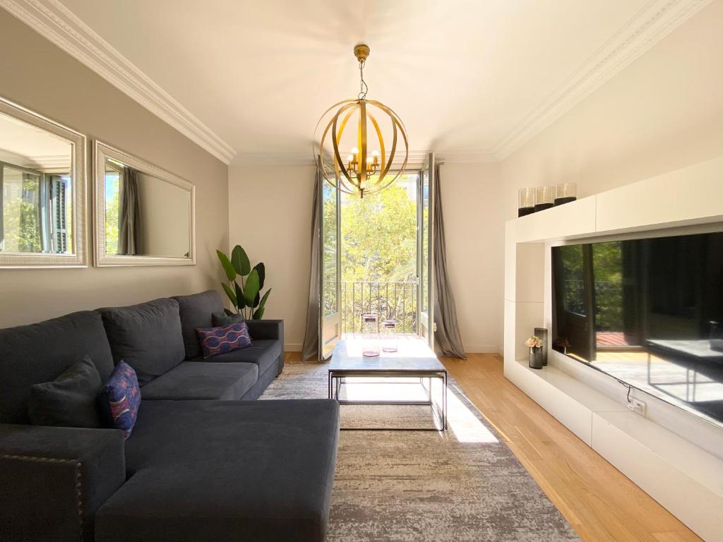 Spacious Elegant on Avenue Diagonal By MyRentalHost
