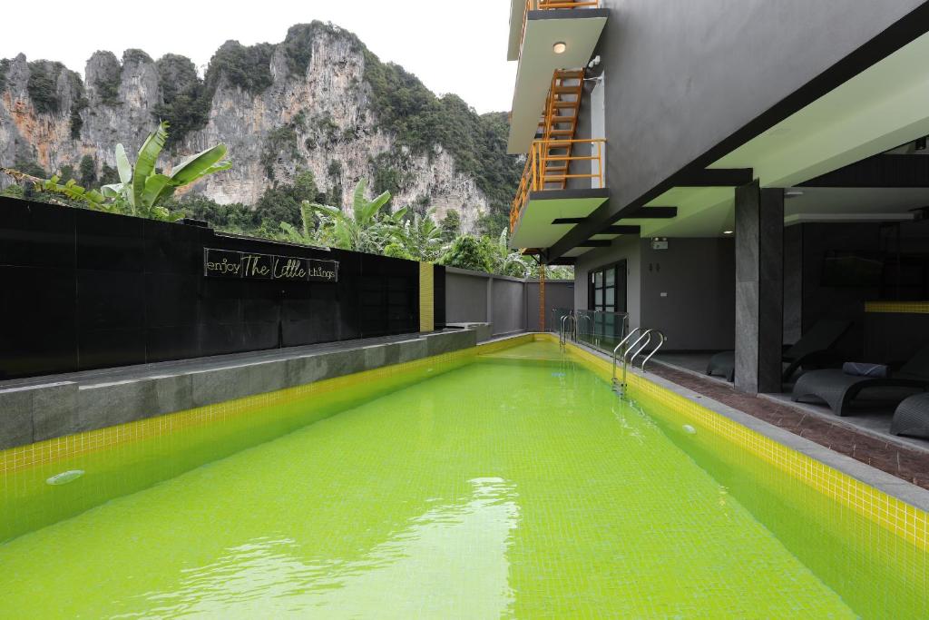 Bazén v ubytování Aspira Escape Ao Nang Krabi nebo v jeho okolí