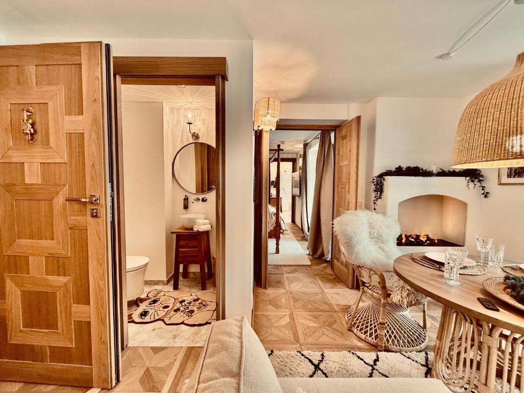 Postel nebo postele na pokoji v ubytování SEIN Boutique Suites - ADULTS ONLY