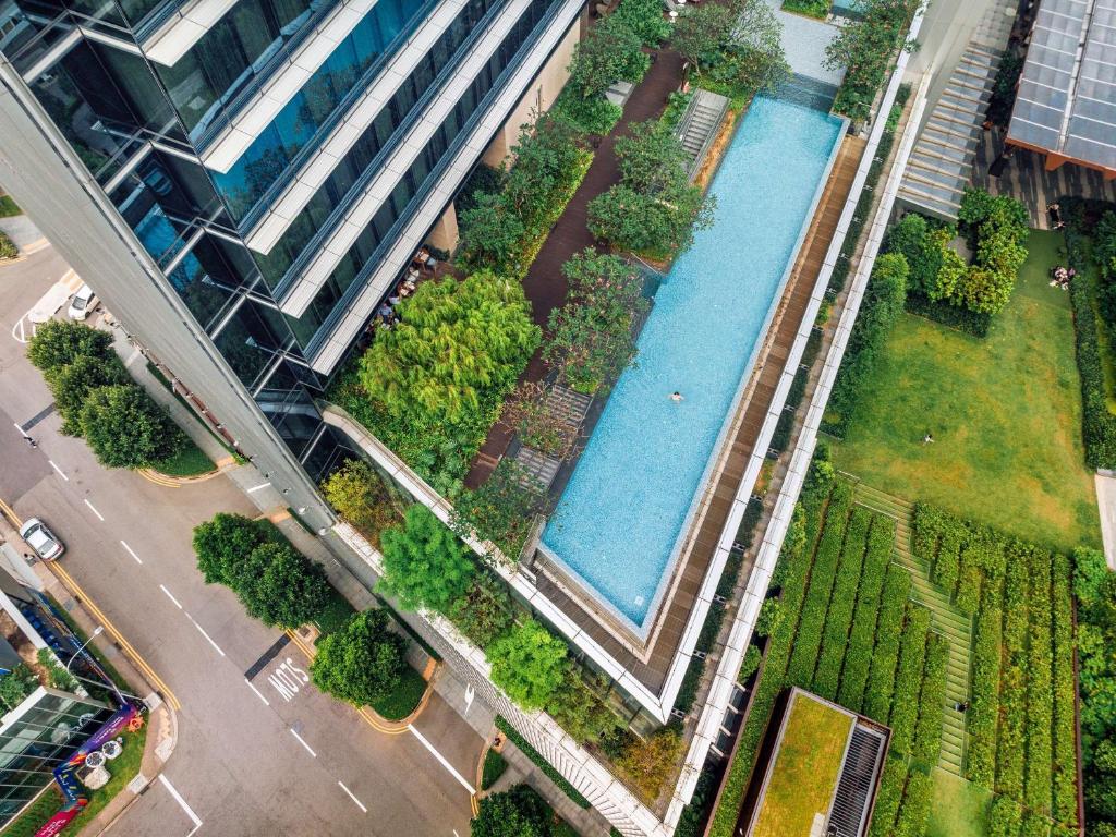 Sofitel Singapore City Centre内部或周边的泳池