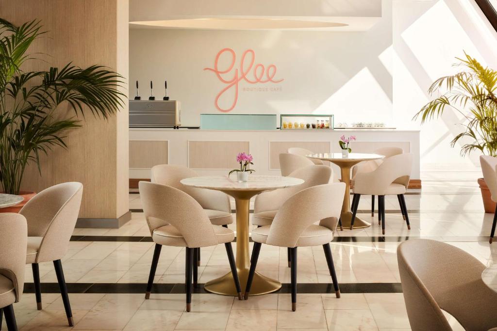 a restaurant with tables and chairs in a room at Tivoli Marina Vilamoura in Vilamoura