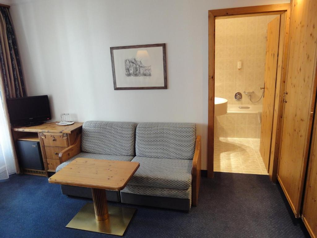 Posezení v ubytování Hotel zum Wolf