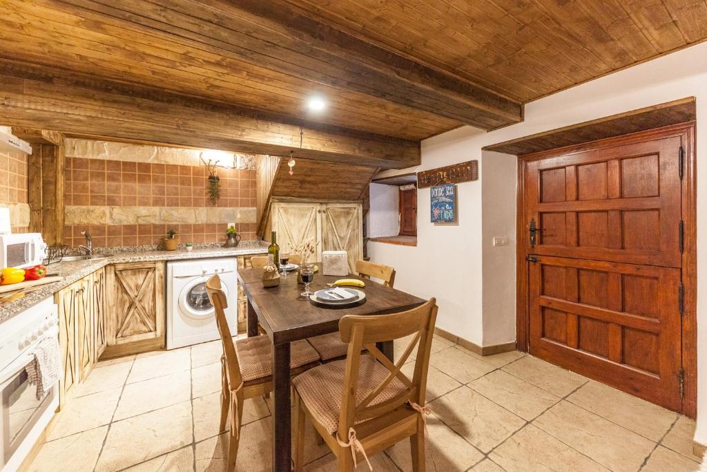 Kuchyň nebo kuchyňský kout v ubytování La Congosta mágica aldea rodeada de montañas