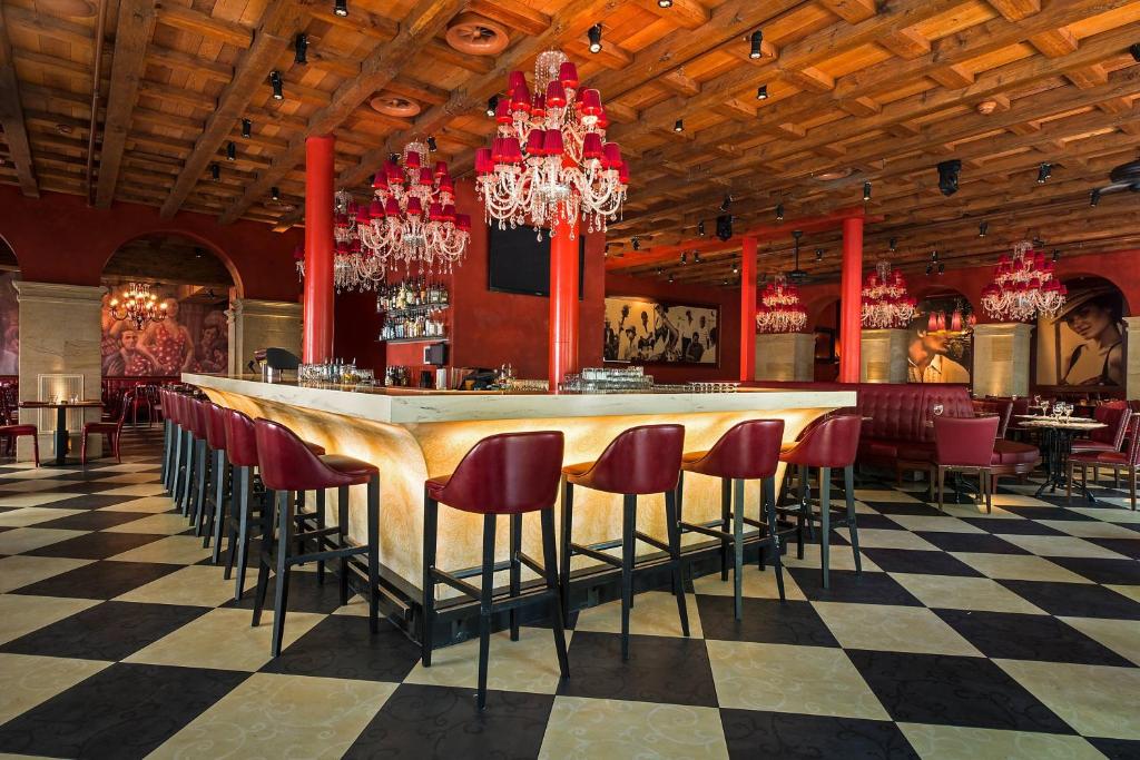 ルネッサンス ルツェルン ホテルにあるレストランまたは飲食店