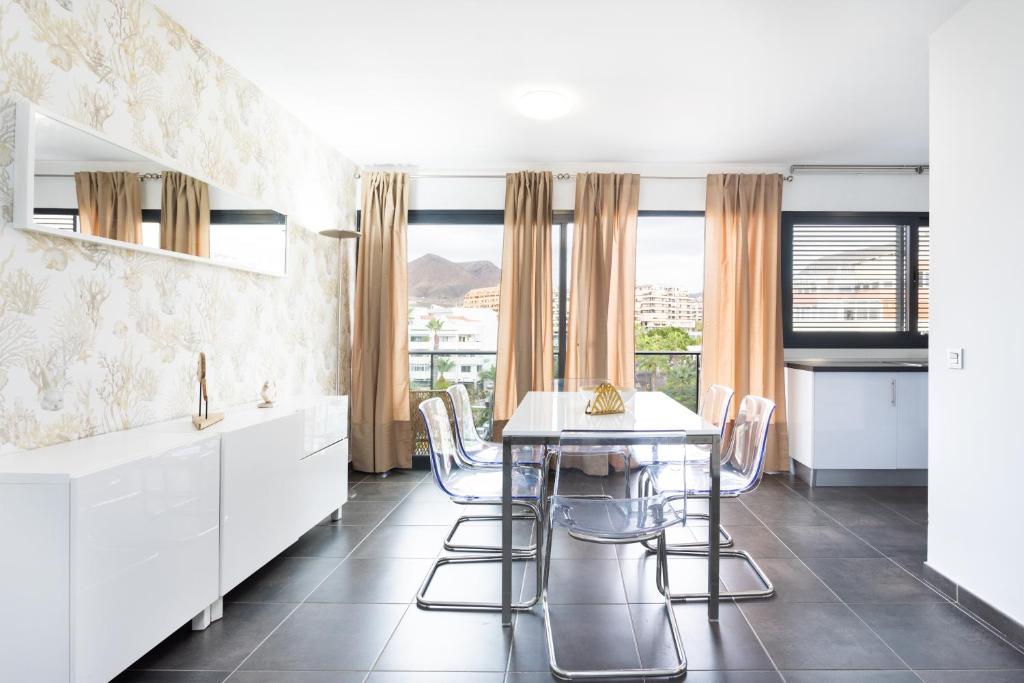 Χώρος καθιστικού στο New apartment center Los Cristianos