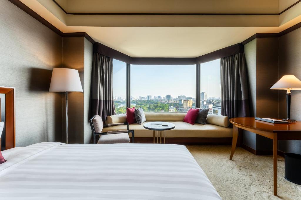 Postel nebo postele na pokoji v ubytování Hôtel du Parc Hanoï