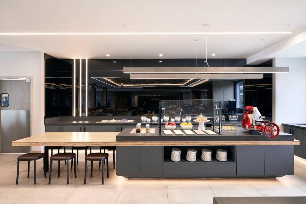 AC Hotel by Marriott Pleasanton photo