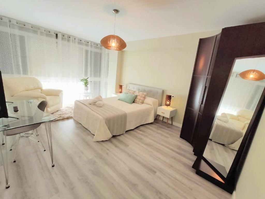 Posteľ alebo postele v izbe v ubytovaní Apartamento Mármoles - Centro Málaga
