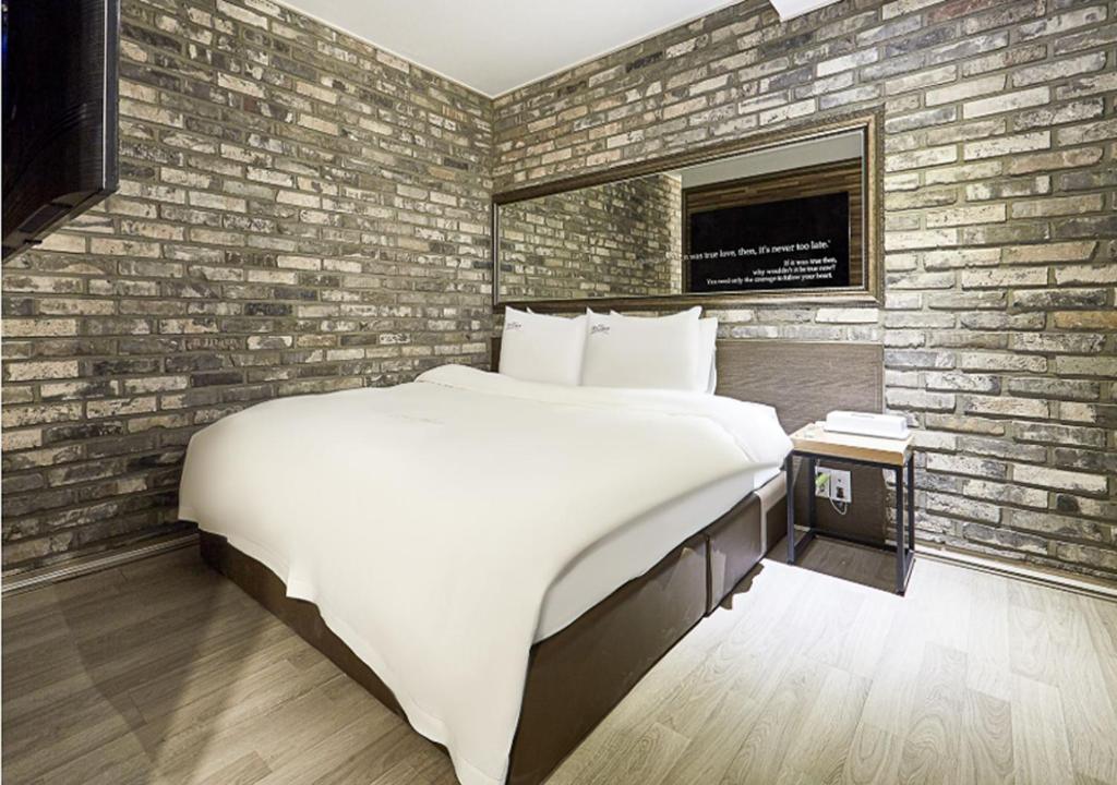 Postel nebo postele na pokoji v ubytování Regency Hotel