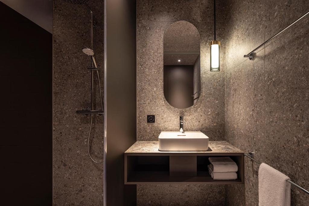 Me and All Hotel Flims, by Hyatt - Deluxe King Studio Con Dos Camas King