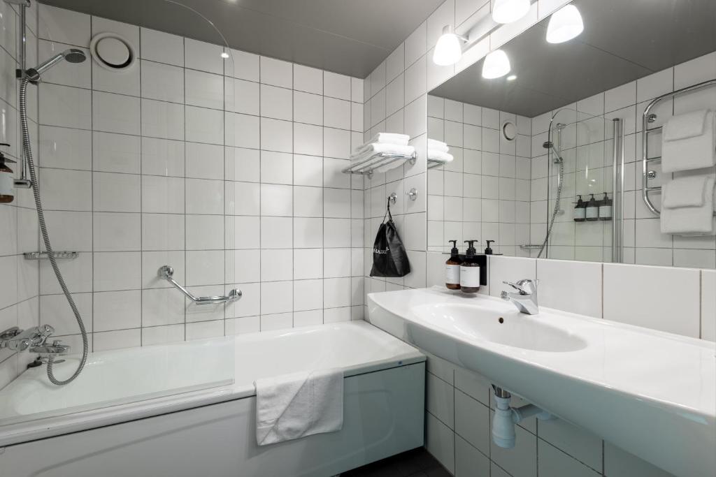 Hyatt Place Gothenburg Central - King Room With Sofa Bed