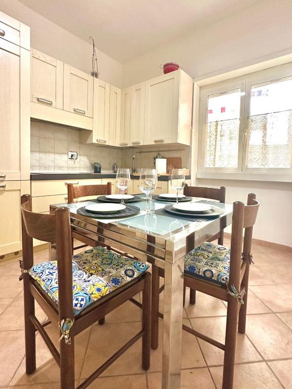 Metro A Family Apt - 2 camere, cucina e salotto