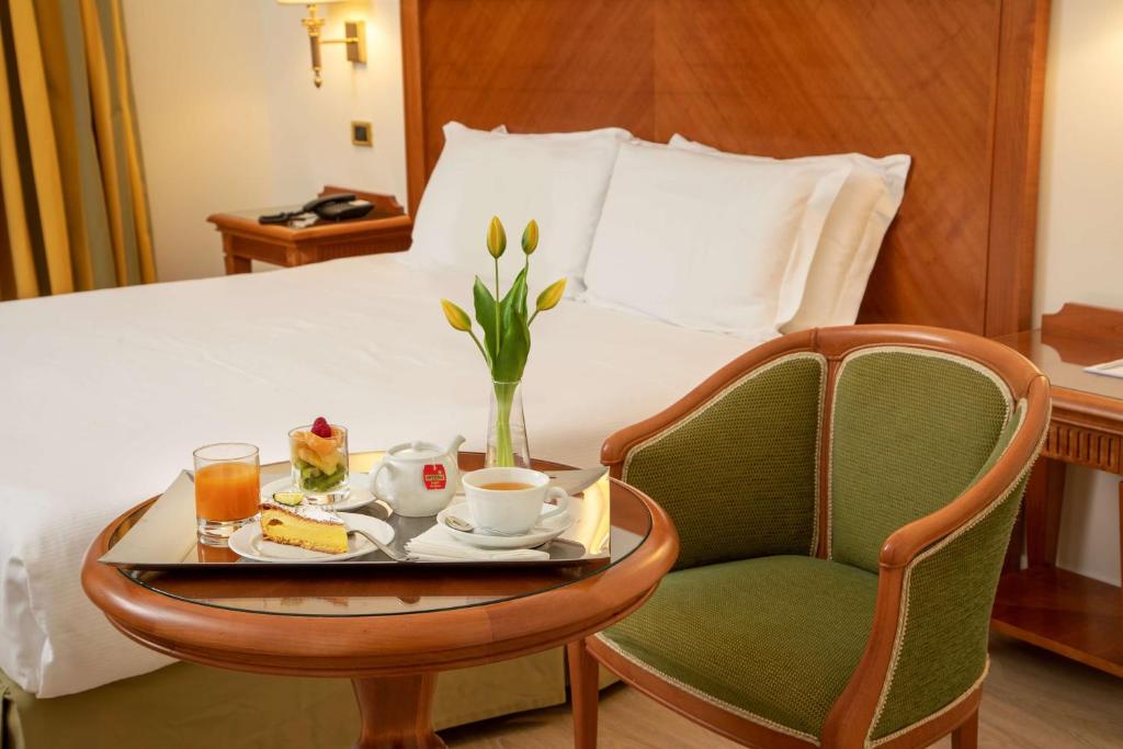 Postel nebo postele na pokoji v ubytování Best Western Hotel Viterbo