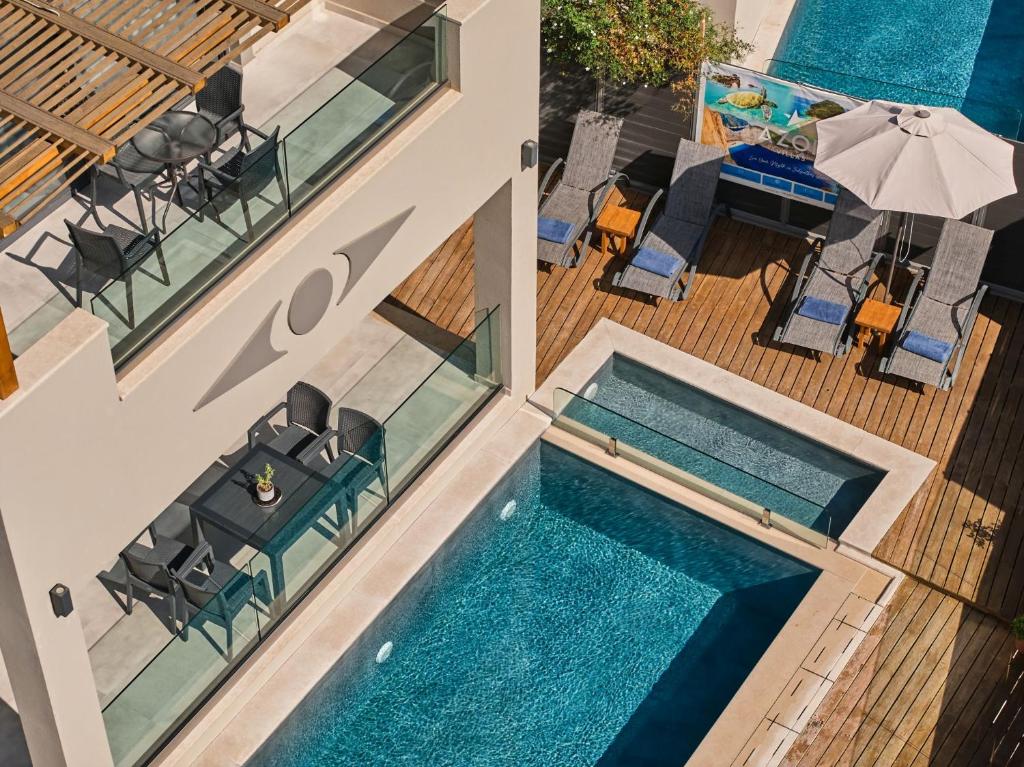 Bazén v ubytování Azor Villas - A hidden gem in countryside, by ZanteWize nebo v jeho okolí