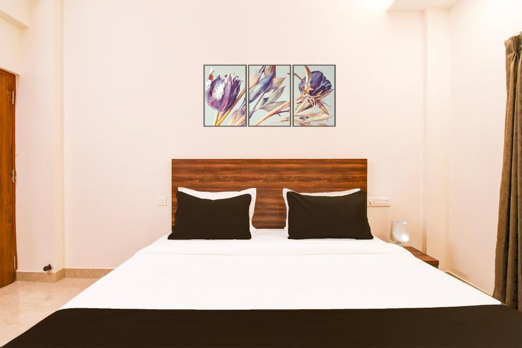 Postel nebo postele na pokoji v ubytování Super Hotel O GAJAPATI PREMIUM