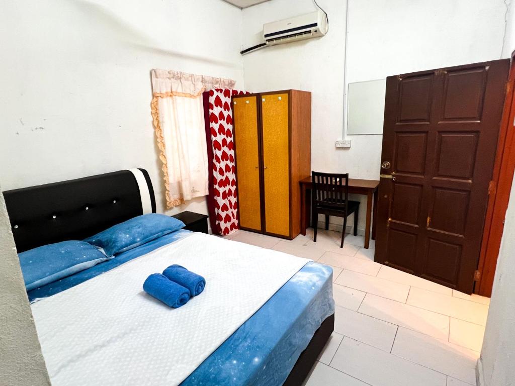 Padang Besar White House Homestay - Three-Bedroom House