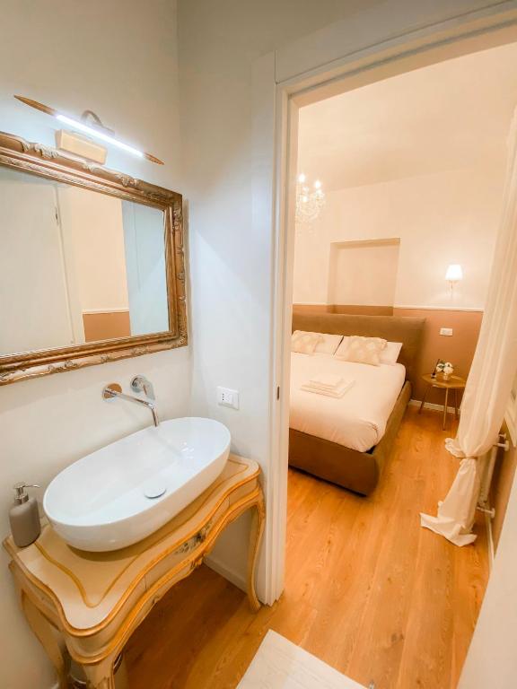 San Polo Luxury Suites in Venice - 12