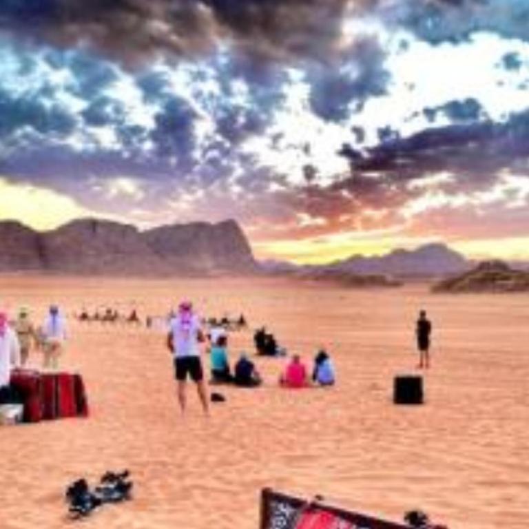 Ospiti di Traditions of Wadi Rum camp & jeep tour