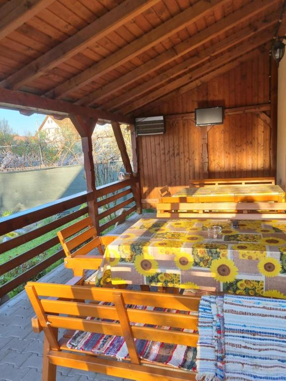 Postel nebo postele na pokoji v ubytování Casa Monika Ciocarliei