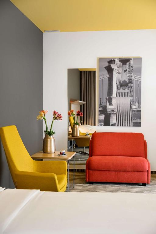 A seating area at Park Inn By Radisson Budapest